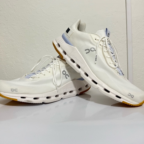 SOLD! ON CLOUDNOVA Women’s Running Shoes. Size 10. Discontinued Color. - Picture 1 of 7